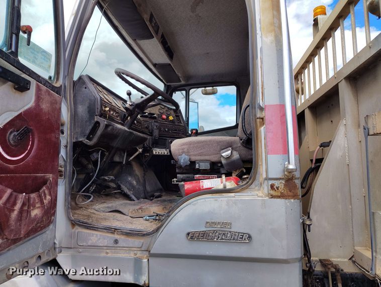 image for item DP4931 1986 Freightliner Conventional semi truck