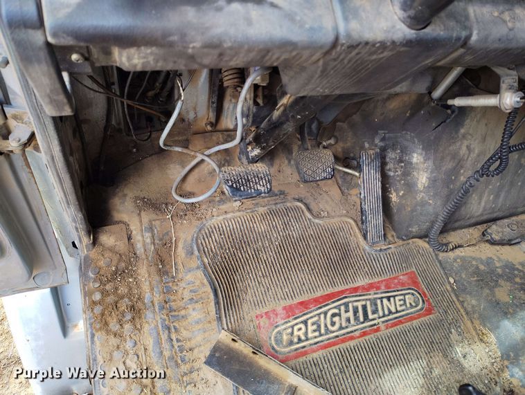 image for item DP4931 1986 Freightliner Conventional semi truck