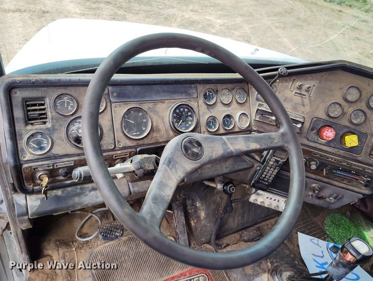 image for item DP4931 1986 Freightliner Conventional semi truck