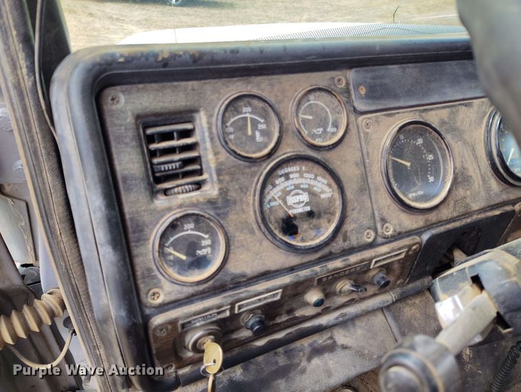 image for item DP4931 1986 Freightliner Conventional semi truck