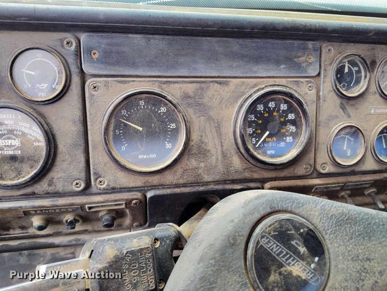 image for item DP4931 1986 Freightliner Conventional semi truck