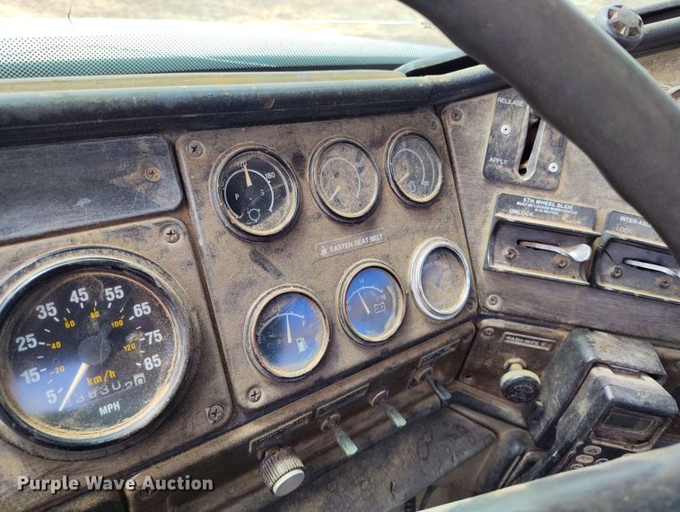 image for item DP4931 1986 Freightliner Conventional semi truck