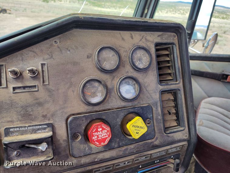 image for item DP4931 1986 Freightliner Conventional semi truck