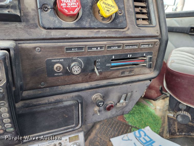 image for item DP4931 1986 Freightliner Conventional semi truck