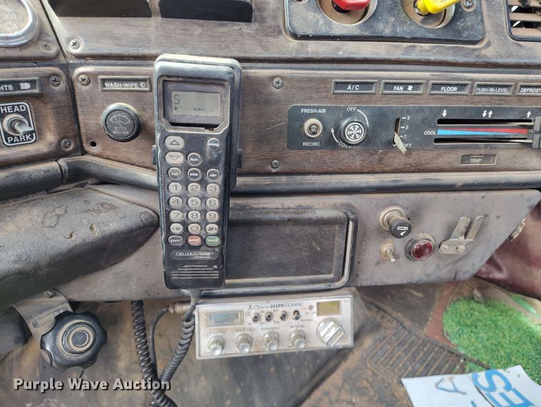 image for item DP4931 1986 Freightliner Conventional semi truck