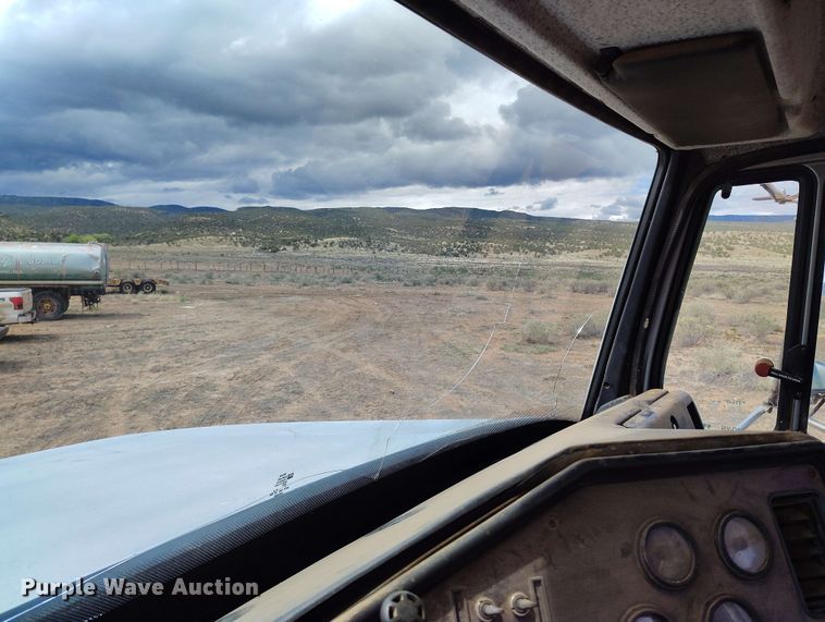 image for item DP4931 1986 Freightliner Conventional semi truck