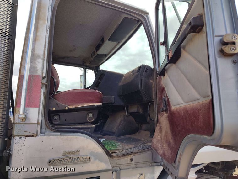 image for item DP4931 1986 Freightliner Conventional semi truck