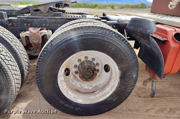 image for item DP4931 1986 Freightliner Conventional semi truck