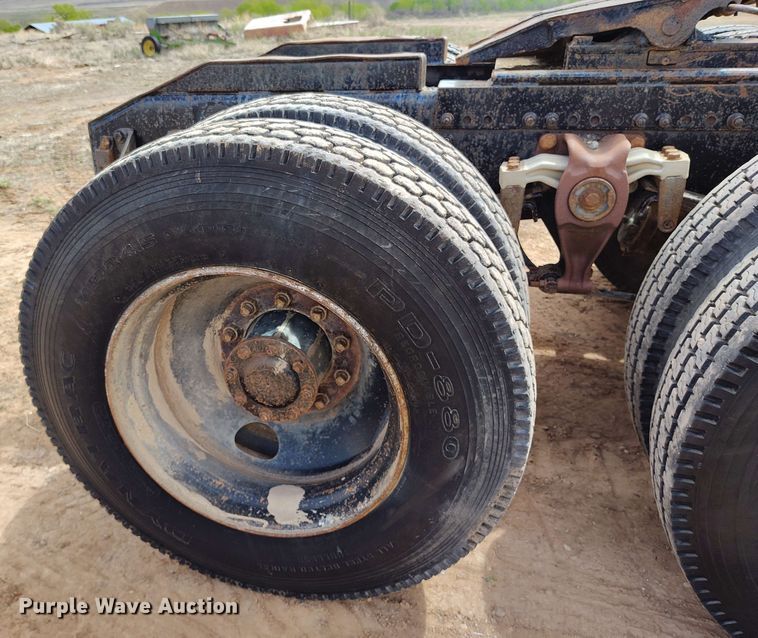 image for item DP4931 1986 Freightliner Conventional semi truck