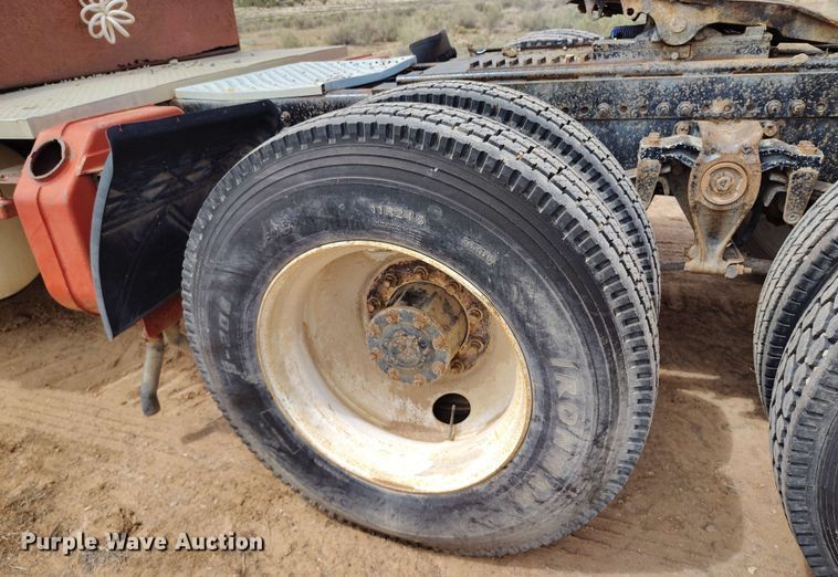 image for item DP4931 1986 Freightliner Conventional semi truck