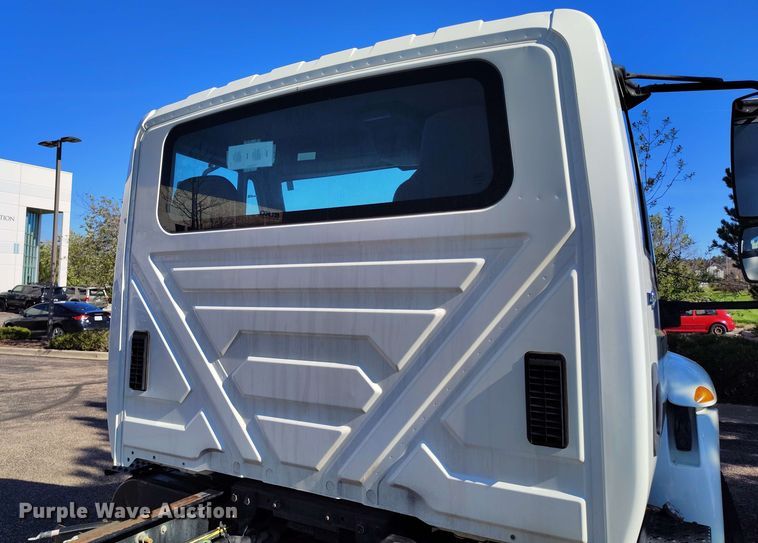 image for item DP4934 2009 International DuraStar 4300 truck cab and chassis