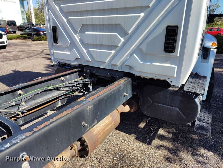 image for item DP4934 2009 International DuraStar 4300 truck cab and chassis