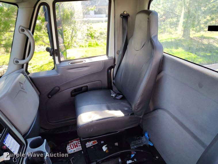 image for item DP4934 2009 International DuraStar 4300 truck cab and chassis