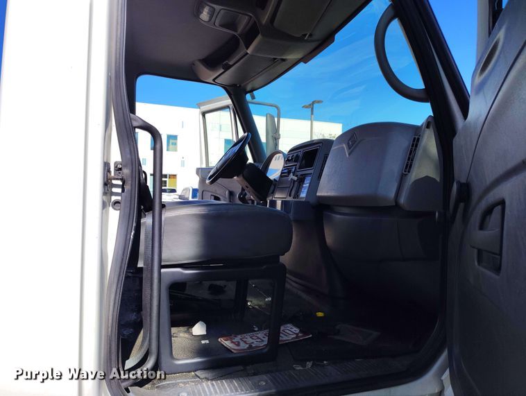 image for item DP4934 2009 International DuraStar 4300 truck cab and chassis