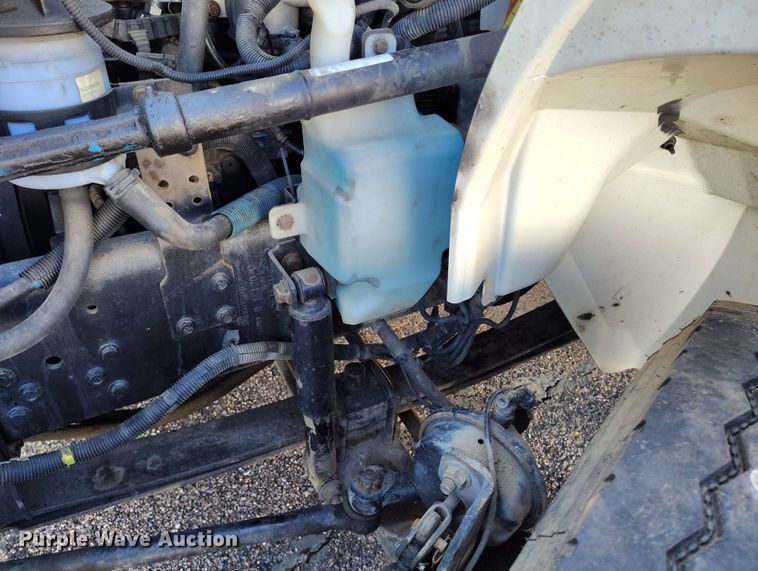 image for item DP4934 2009 International DuraStar 4300 truck cab and chassis