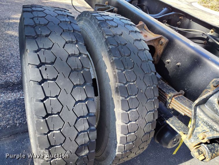 image for item DP4934 2009 International DuraStar 4300 truck cab and chassis