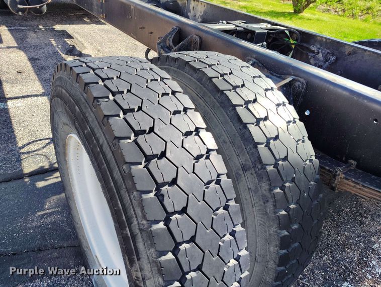 image for item DP4934 2009 International DuraStar 4300 truck cab and chassis