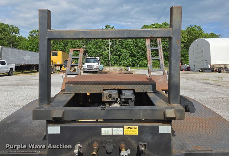 image for item DP6375 1993 Witzco Trailers Inc. RG-35 lowboy equipment trailer