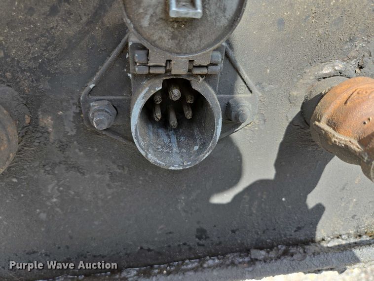 image for item DP6375 1993 Witzco Trailers Inc. RG-35 lowboy equipment trailer