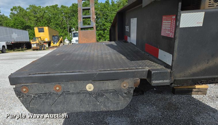 image for item DP6375 1993 Witzco Trailers Inc. RG-35 lowboy equipment trailer
