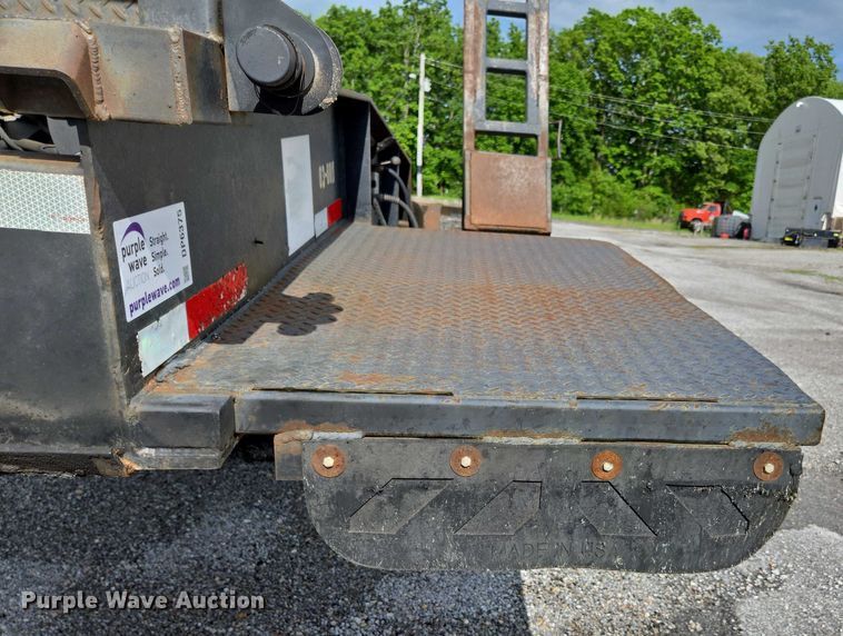 image for item DP6375 1993 Witzco Trailers Inc. RG-35 lowboy equipment trailer