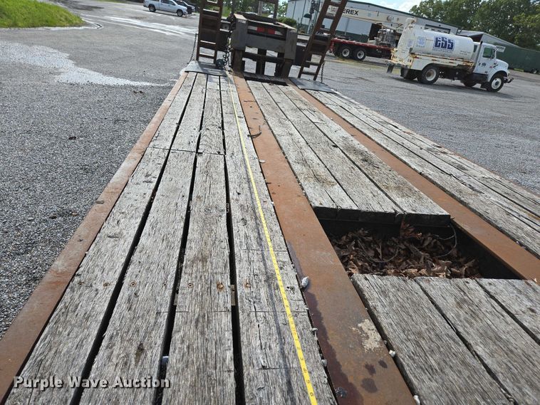 image for item DP6375 1993 Witzco Trailers Inc. RG-35 lowboy equipment trailer