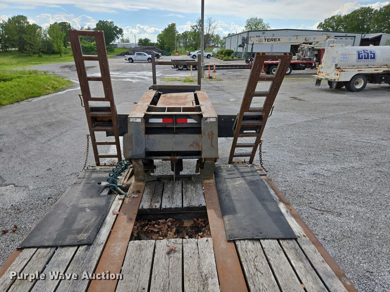 image for item DP6375 1993 Witzco Trailers Inc. RG-35 lowboy equipment trailer