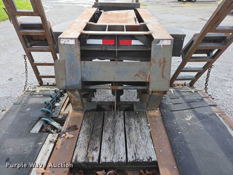 image for item DP6375 1993 Witzco Trailers Inc. RG-35 lowboy equipment trailer
