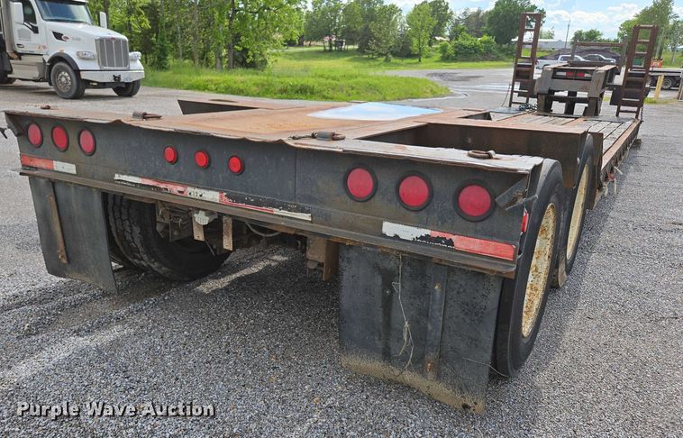 image for item DP6375 1993 Witzco Trailers Inc. RG-35 lowboy equipment trailer