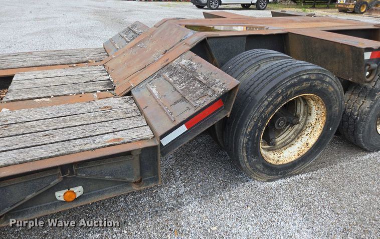 image for item DP6375 1993 Witzco Trailers Inc. RG-35 lowboy equipment trailer