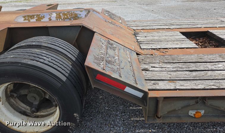 image for item DP6375 1993 Witzco Trailers Inc. RG-35 lowboy equipment trailer