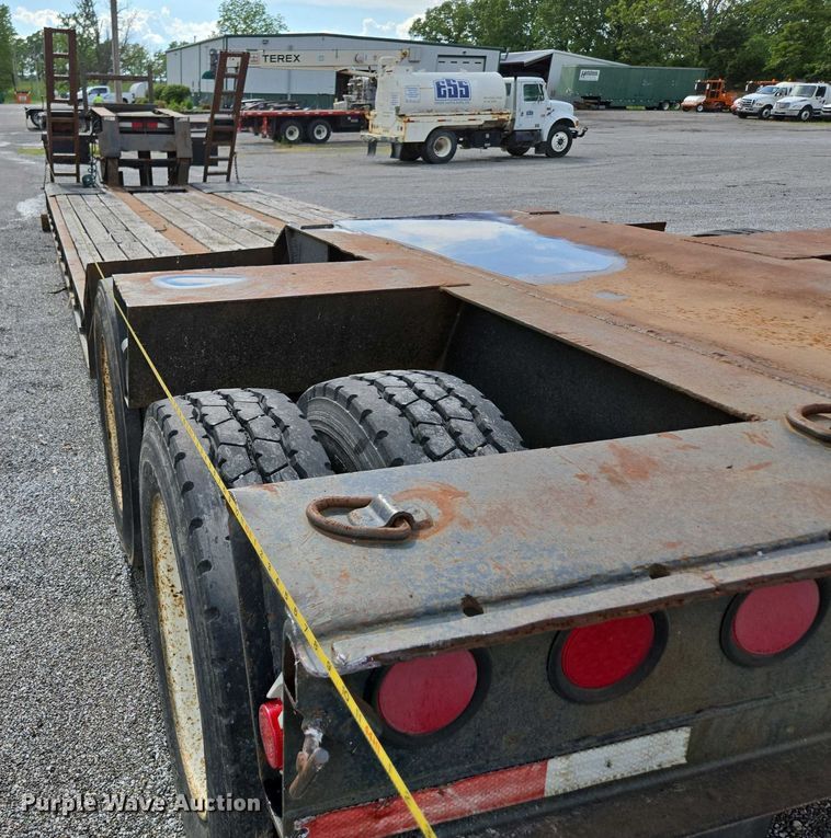 image for item DP6375 1993 Witzco Trailers Inc. RG-35 lowboy equipment trailer