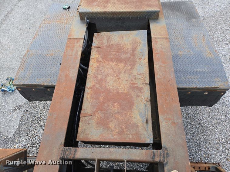 image for item DP6375 1993 Witzco Trailers Inc. RG-35 lowboy equipment trailer