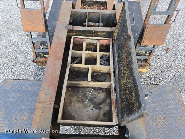 image for item DP6375 1993 Witzco Trailers Inc. RG-35 lowboy equipment trailer