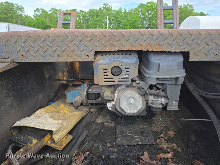 image for item DP6375 1993 Witzco Trailers Inc. RG-35 lowboy equipment trailer