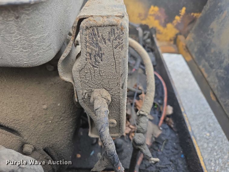 image for item DP6375 1993 Witzco Trailers Inc. RG-35 lowboy equipment trailer