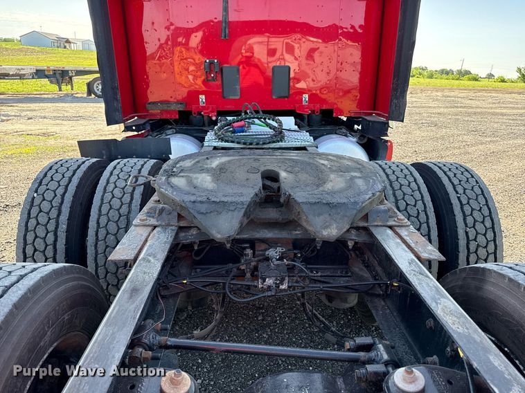 image for item DS4317 2016 Peterbilt 579 semi truck