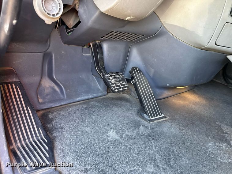 image for item DS4317 2016 Peterbilt 579 semi truck