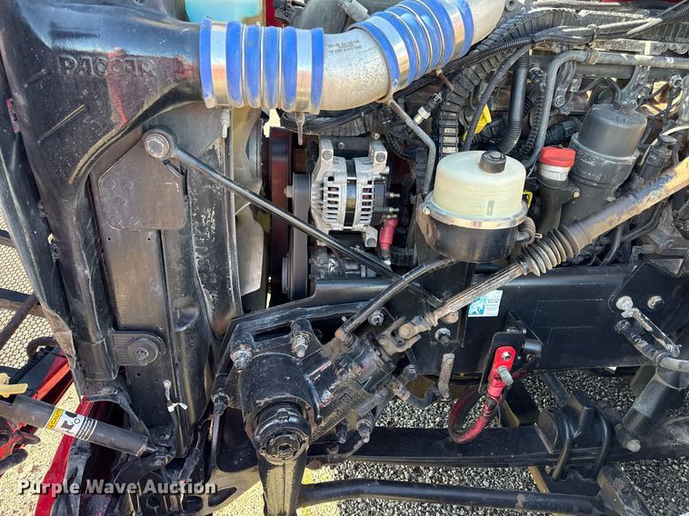 image for item DS4317 2016 Peterbilt 579 semi truck