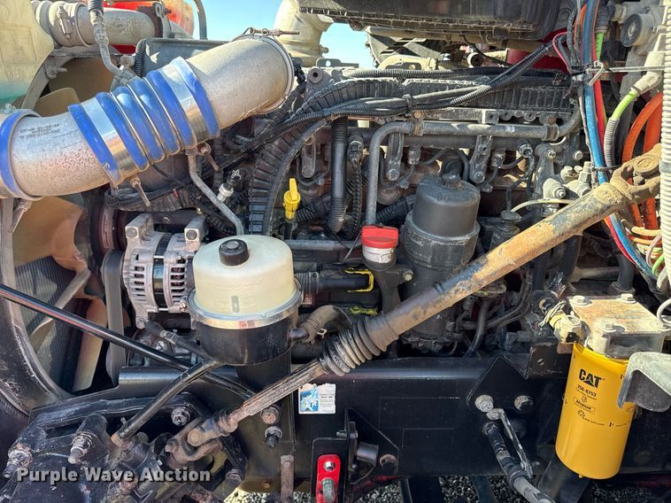 image for item DS4317 2016 Peterbilt 579 semi truck