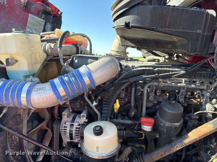 image for item DS4317 2016 Peterbilt 579 semi truck