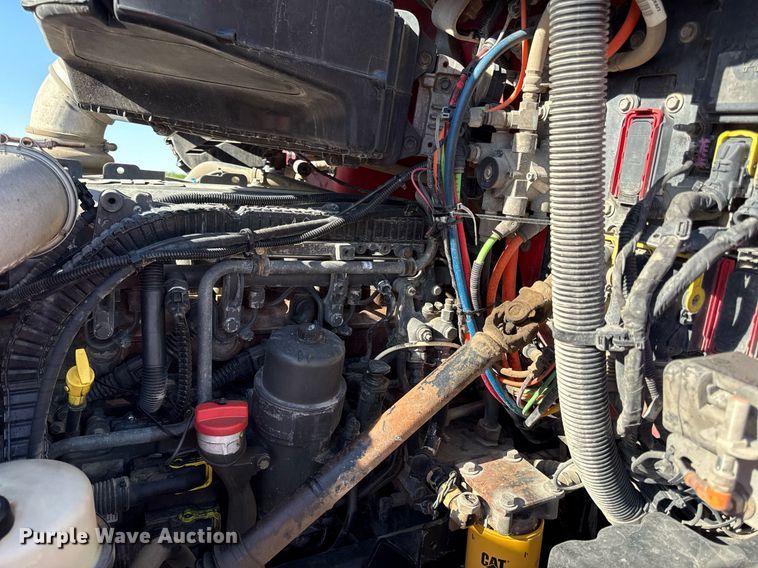 image for item DS4317 2016 Peterbilt 579 semi truck