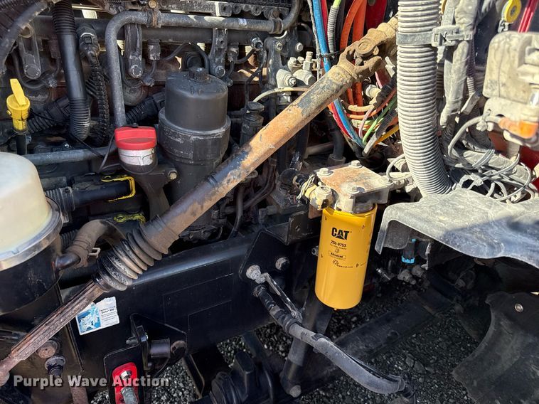 image for item DS4317 2016 Peterbilt 579 semi truck