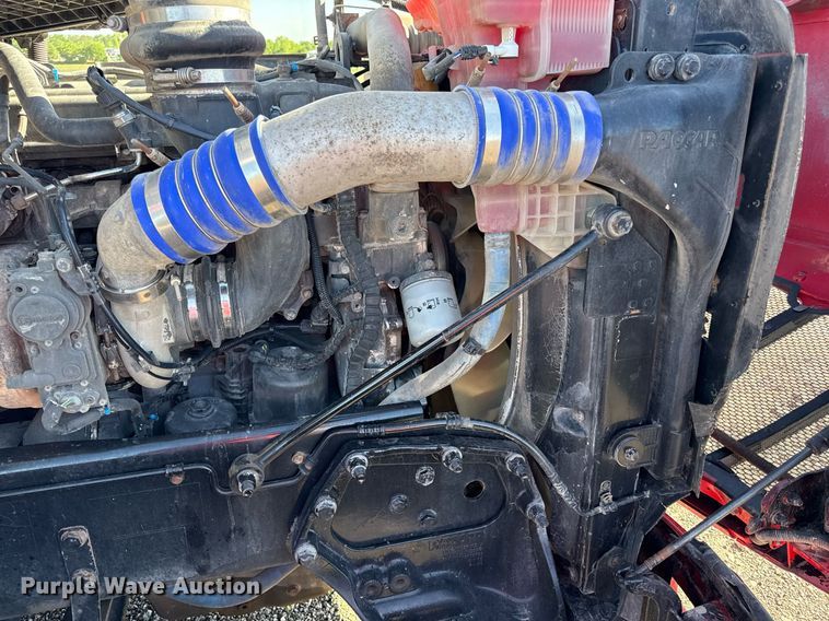 image for item DS4317 2016 Peterbilt 579 semi truck