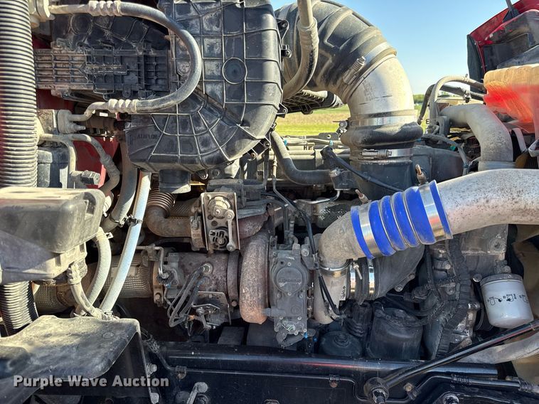 image for item DS4317 2016 Peterbilt 579 semi truck