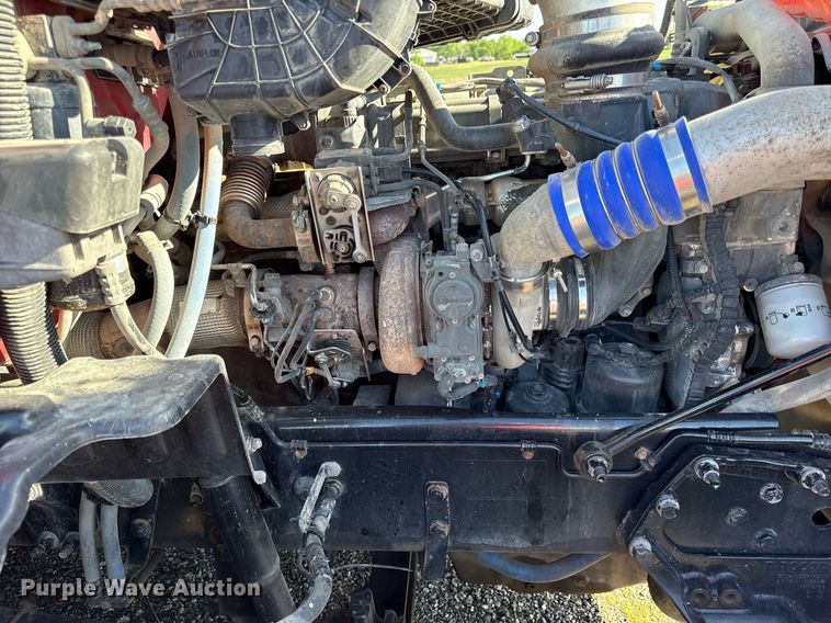 image for item DS4317 2016 Peterbilt 579 semi truck