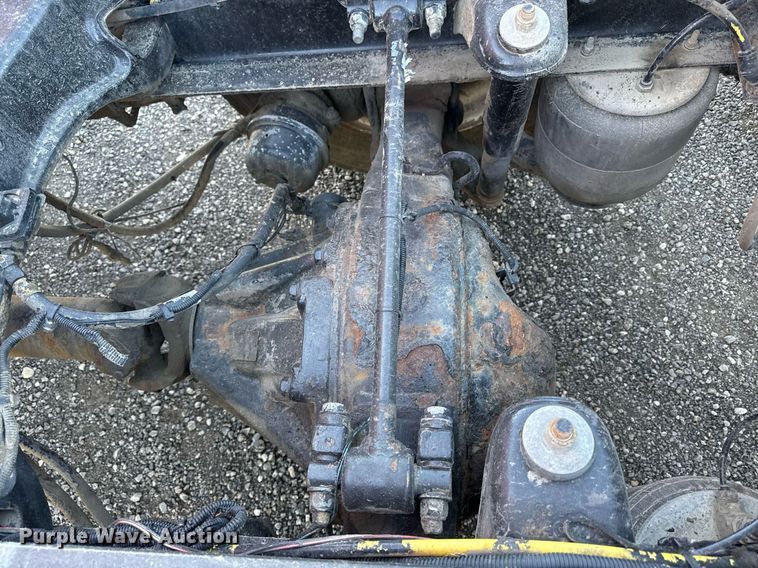 image for item DS4317 2016 Peterbilt 579 semi truck