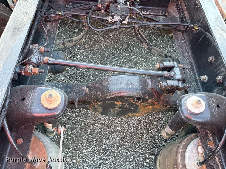 image for item DS4317 2016 Peterbilt 579 semi truck