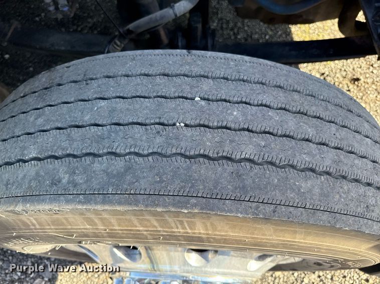 image for item DS4317 2016 Peterbilt 579 semi truck