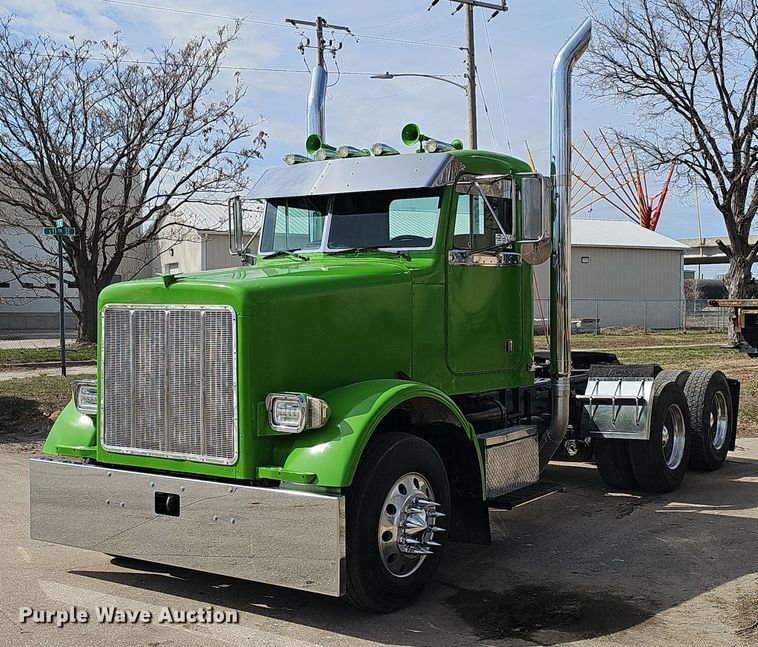 image for item DT6762 1996 Peterbilt 357 semi truck
